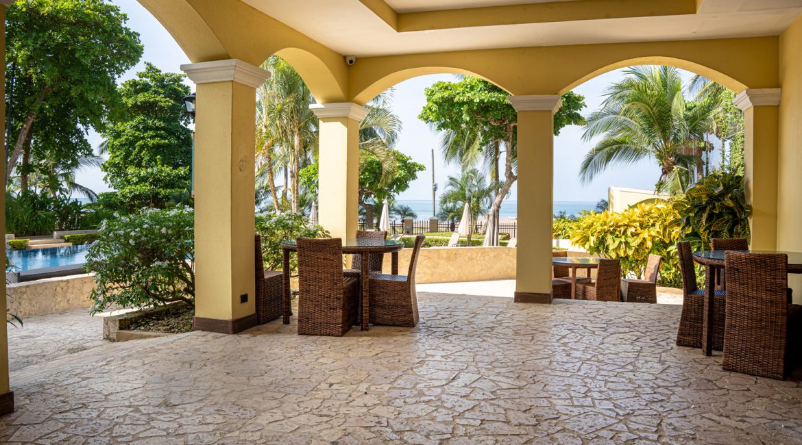 Elegant Oceanfront Living Condo at Acqua Residences Jaco