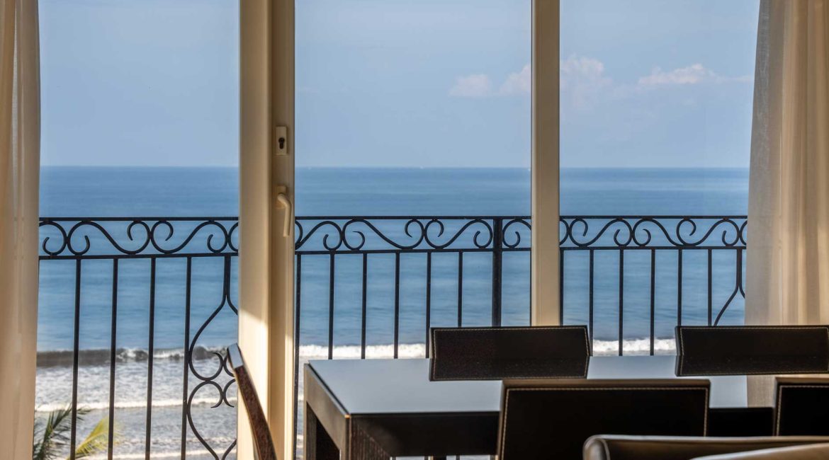 Elegant Oceanfront Living Condo at Acqua Residences Jaco