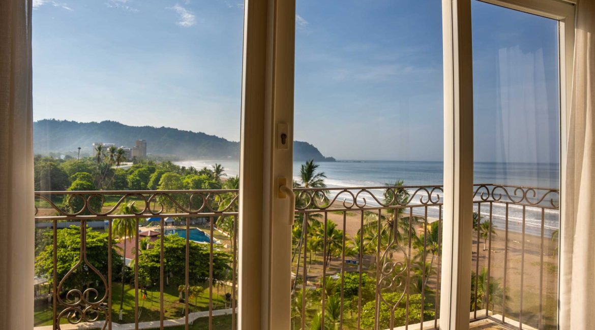 Elegant Oceanfront Living Condo at Acqua Residences Jaco