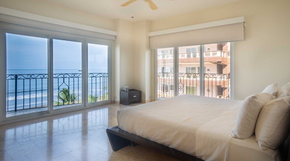 Elegant Oceanfront Living Condo at Acqua Residences Jaco