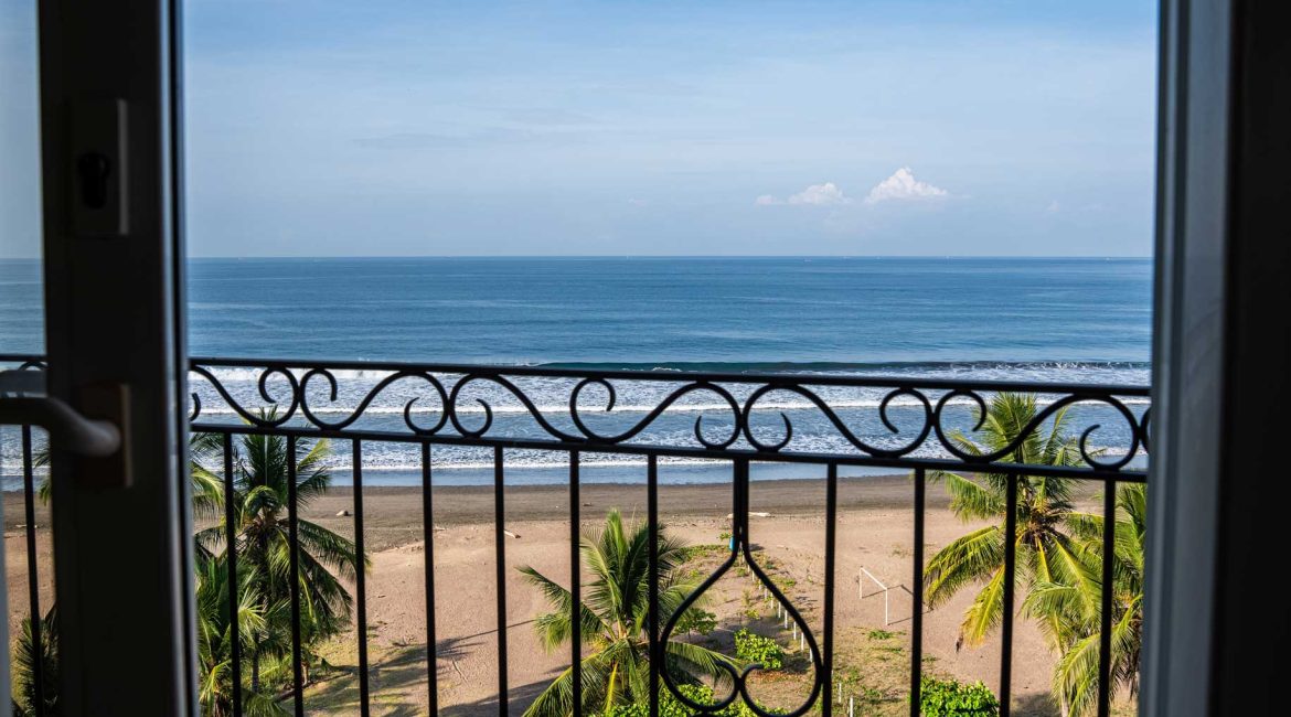 Elegant Oceanfront Living Condo at Acqua Residences Jaco