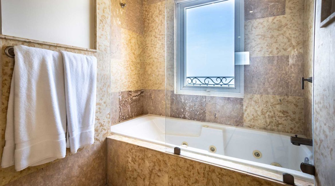 Elegant Oceanfront Living Condo at Acqua Residences Jaco