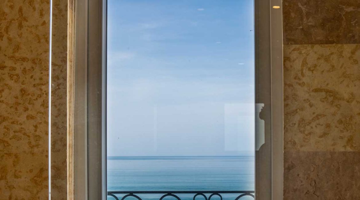 Elegant Oceanfront Living Condo at Acqua Residences Jaco