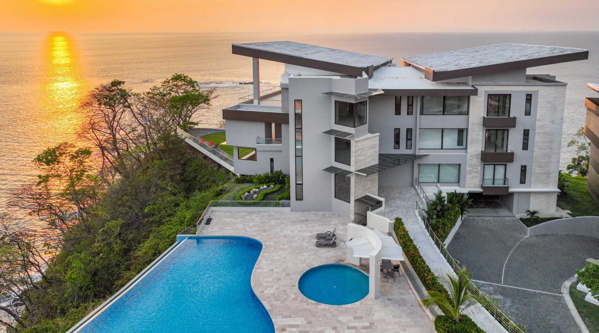 Luxury Double Pool Penthouse Residence – Faro Escondido