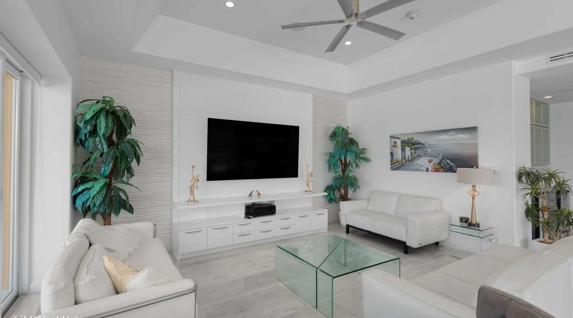Vista Las Palmas – Executive Oceanfront Penthouse 11B